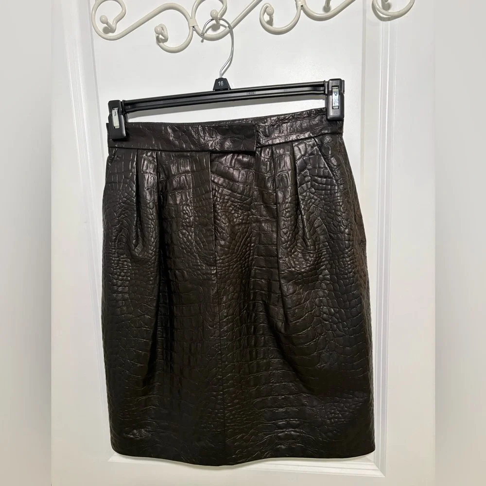 MaxMara Manila Black Pleated Croc-Effect Mini Skirt Size 4 EUC - Picture 4 of 10